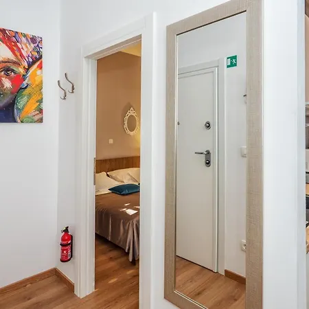 Apartment Queen Teuta In The Heart Of Historical Heritage